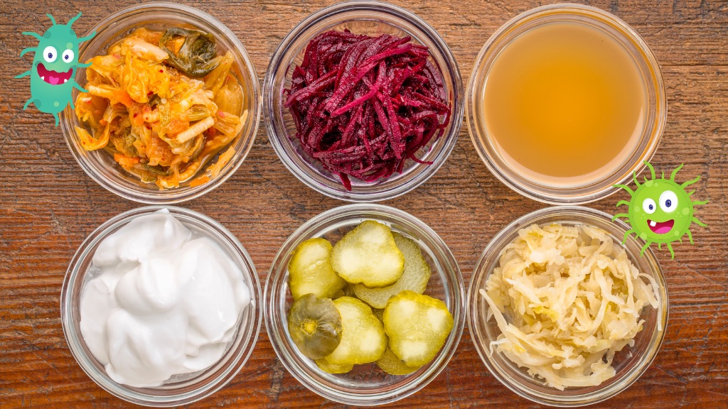 verschiedene fermentierte Lebensmittel mit glücklichen Bakterien